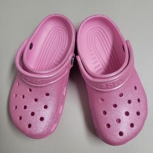 Crocs NWOT  Girls Classic Glitter Crocs Size J2.